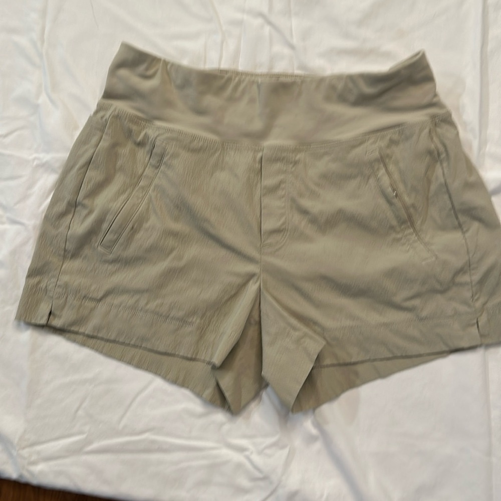 Athelta Trekkie khaki shorts
